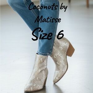 Coconuts by Matisse Cream and Tan Ankle Boots